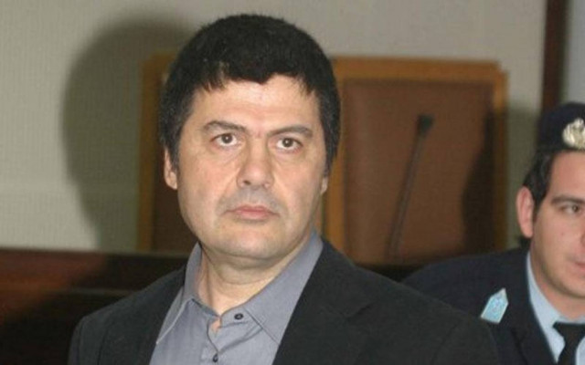 Χριστόδουλος Ξηρός: Κυκλοφορεί σαν παπάς και τρώει… σουβλάκια!