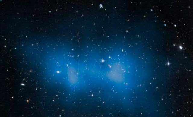 Ανακαλύφθηκαν τρεις τεράστιες μαύρες τρύπες στην καρδιά ενός γαλαξία