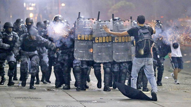 Μουντιάλ 2014: Χρήση σπρέι πιπεριού σε συγκρούσεις Βραζιλιάνων-Ουρουγουανών