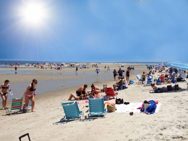 Ηλιόλουστη ημέρα σε όλη τη χώρα