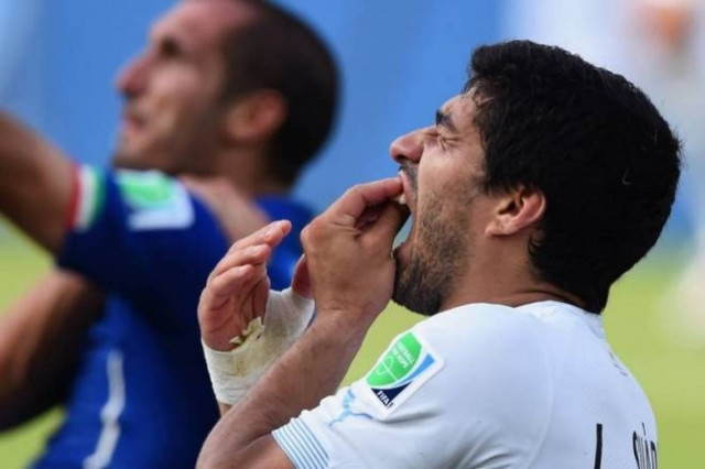 Παγκόσμιο Κύπελλο Ποδοσφαίρου 2014 - Φάση των 16: Παραδέχθηκε την δαγκωνιά ο Σουάρες