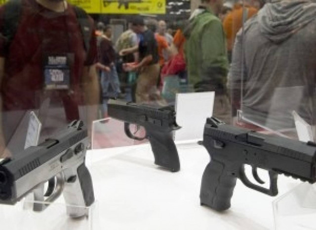 Πήγε σε έκθεση όπλων και... την πυροβόλησε ένας πωλητής