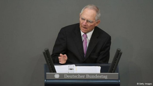 Σόιμπλε στο Bloomberg: Δεν συζητάμε ακόμα για νέα βοήθεια