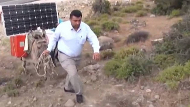 Απίστευτες εικόνες από την Τουρκία: Η πατέντα για να έχουν παντού ίντερνετ