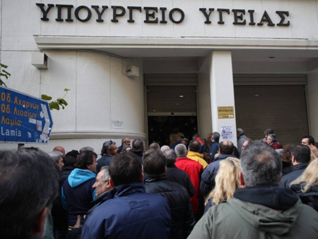 Τι σημαίνει πραγματικά η απόφαση για τους ανασφάλιστους