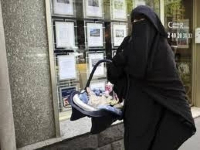 Γαλλία: Σήμερα η απόφαση για τη μπούρκα