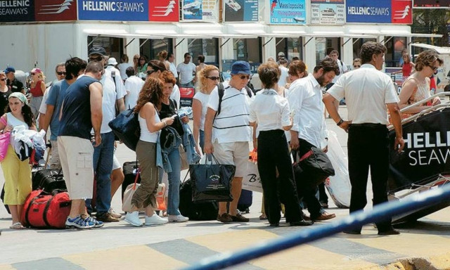 Ρεκόρ αφίξεων αλλά τα προβλήματα ρευστότητας των ξενοδόχων παραμένουν
