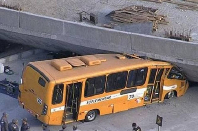 Βραζιλία: Nεκροί από κατάρρευση γέφυρας κοντά σε γήπεδο του Μουντιάλ (photos)