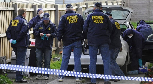 Οι αστυνομικοί δεν πίστευαν στα μάτια τους με αυτό που βρήκαν στις κονσέρβες