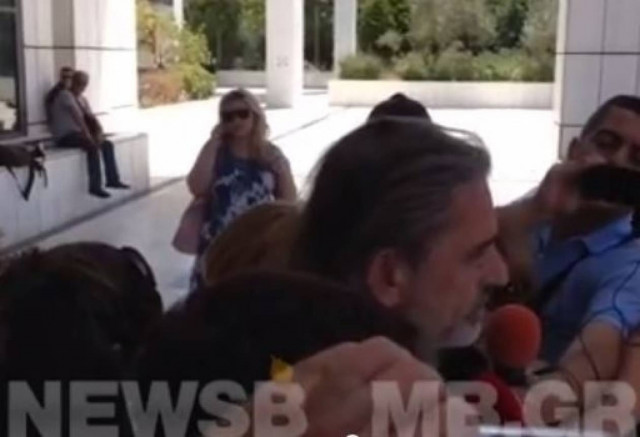 Καταγγελία Λώλου: Δολοφονικό το χτύπημα – Απούσα η αστυνομία (vids)