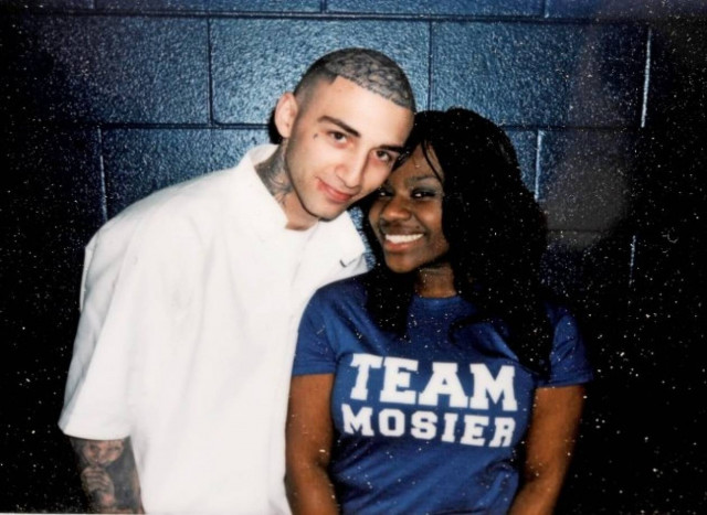 Παράτησε τα τρία ανήλικα παιδιά της για να παντρευτεί έναν κατάδικο!