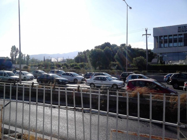 Κυκλοφοριακό «έμφραγμα» στην ΕΟ Αθηνών-Λαμίας λόγω καραμπόλας (vid+pics)