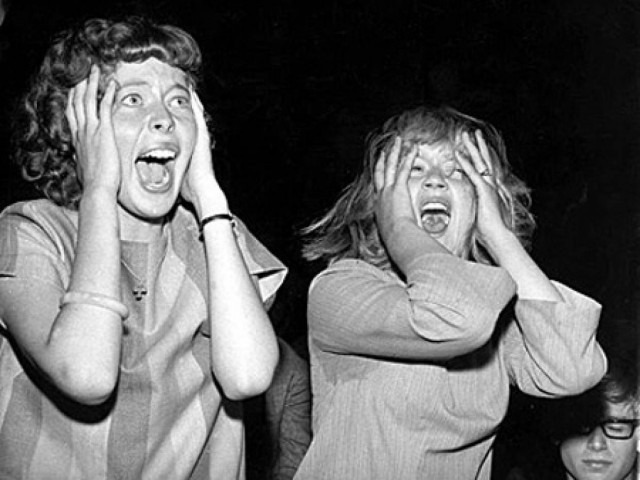 26 κορίτσια λιποθύμησαν και αρρώστησαν ταυτόχρονα!