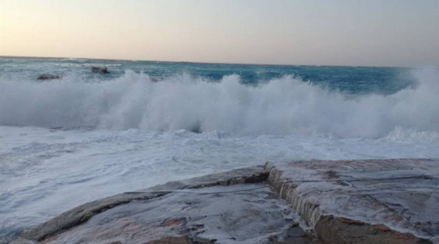 Κρήτη: Πάλεψε με τα κύματα για να σώσει τη μητέρα του–Δεν τα κατάφερε