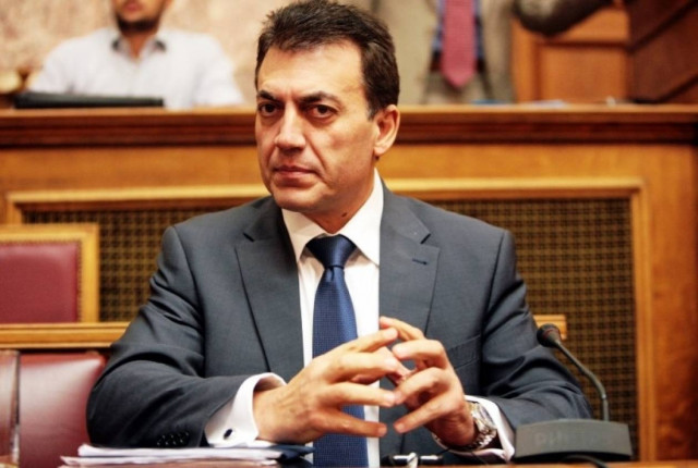 Βρούτσης: Ανοιχτό το ενδεχόμενο περαιτέρω μείωσης των αφαλιστικών εισφορών