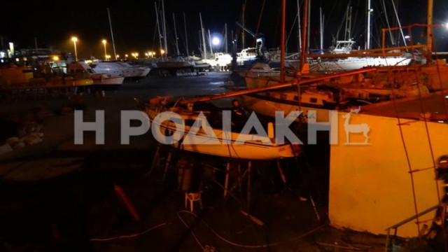 Ρόδος: Φωτιά σε ιστιοφόρο-«Χαροπαλεύει» ένας 55χρονος που κοιμόταν μέσα