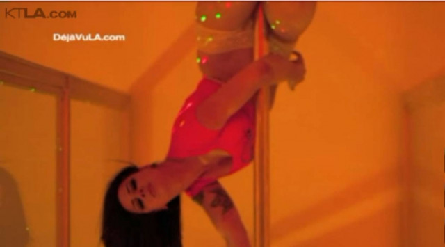 ΗΠΑ: Καταληψίας στρίπερ αναστάτωσε οικογένεια! (video+photos)