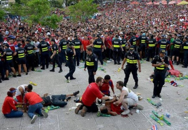 Μαχαιρώθηκαν τρεις οπαδοί της Κόστα Ρίκα (φωτο)