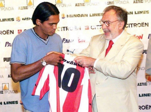 Σαν σήμερα: Ο «μάγος» Ζιοβάνι υπογράφει στον Ολυμπιακό (photos+videos)