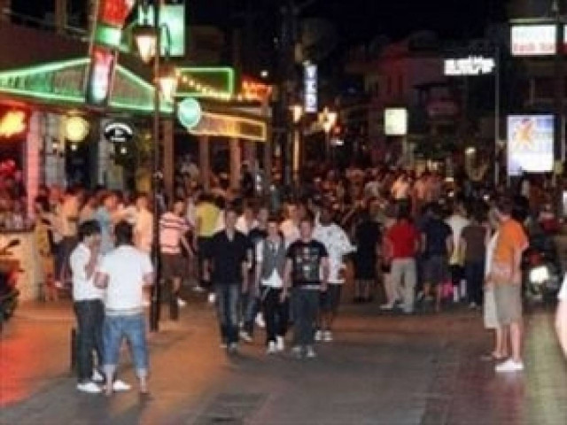 Χόρευε ημίγυμνος την ώρα της Θ. Λειτουργίας, στην εκκλησία των Μαλίων!