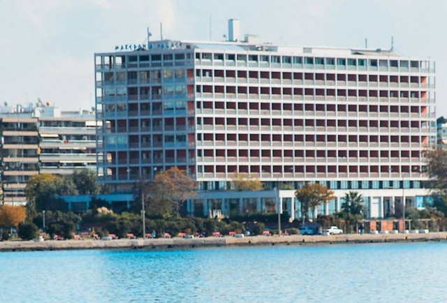 Γυναίκα έπεσε στο Θερμαϊκό και αρνείται την βοήθεια από το Λιμενικό