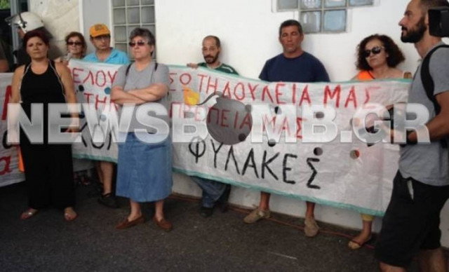 Συνάντηση Βενιζέλου με σχολικούς φύλακες και καθηγητές