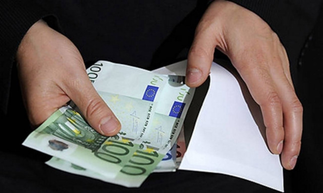 Συνελήφθη εφοριακός που ζήτησε «φακελάκι»