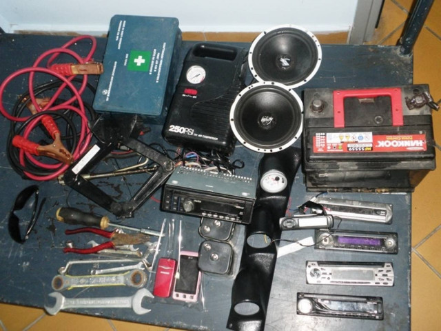 Αγρίνιο: Εξιχνιάστηκαν 24 διαρρήξεις αυτοκινήτων (pic)