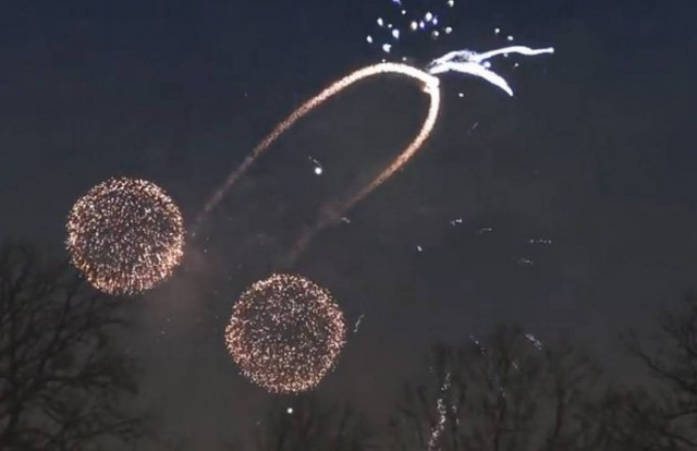 Πυροτεχνήματα σε… πικάντικα σχήματα! (video)