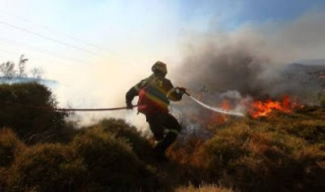 Τώρα: Mεγάλη φωτιά στο Λεχαίο