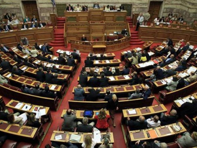 Πέταξαν την… μπάλα στο Α’ Θερινό Τμήμα της Βουλής