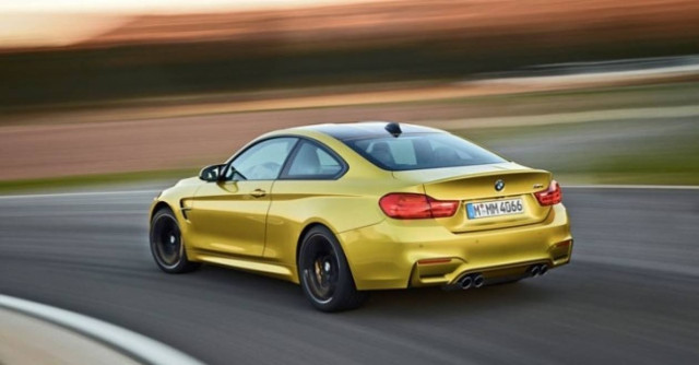 Ντριφτ με BMW σε αεροπλανοφόρο - Αλήθεια ή ψέμα