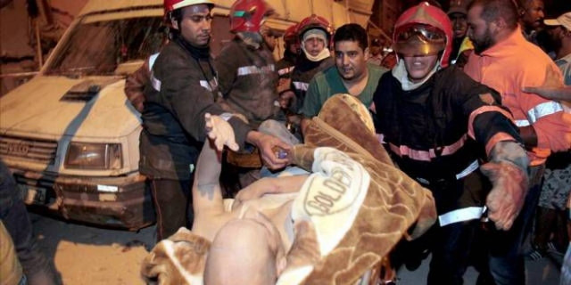 Δύο νεκροί και δεκάδες τραυματίες από κατάρρευση κτιρίων στην Καζαμπλάνκα (pics+video)