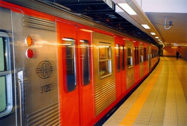 Άνδρας έπεσε σε ράγες του ΗΣΑΠ