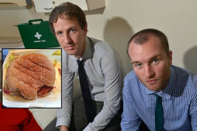 Δημοσιογράφοι έφαγαν χάμπουργκερ και πήγαν στο νοσοκομείο! (pic)