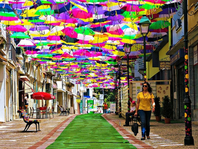 Η Πορτογαλία γέμισε ομπρέλες!