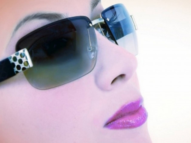 ΣΟΚ: Φοράς μαϊμού γυαλιά ηλίου; Δες τι μπορείς να πάθεις