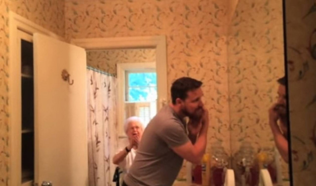 Θυσία για τα 100ά γενέθλια της γιαγιάς (vid)