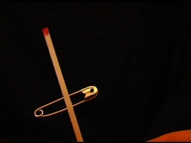 Εντυπωσιακό μαγικό με σπίρτο (video)