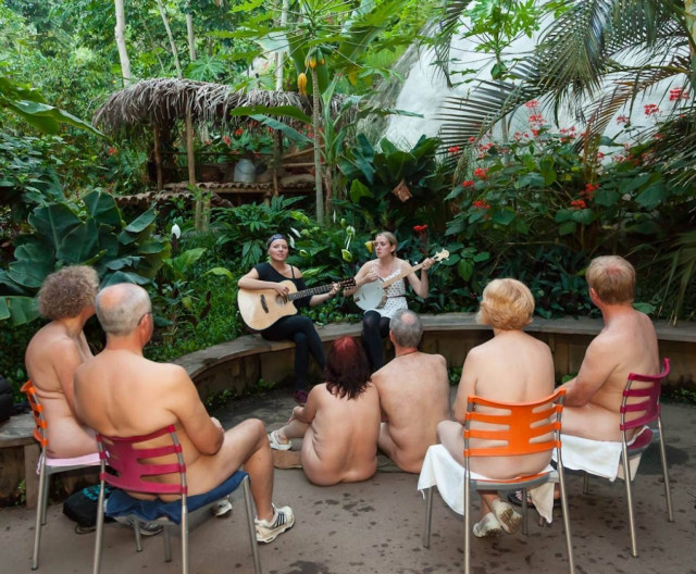 Αυστηρά ακατάλληλο: Ενυδρείο μόνο για γυμνιστές ( προσοχή γυμνές εικόνες)