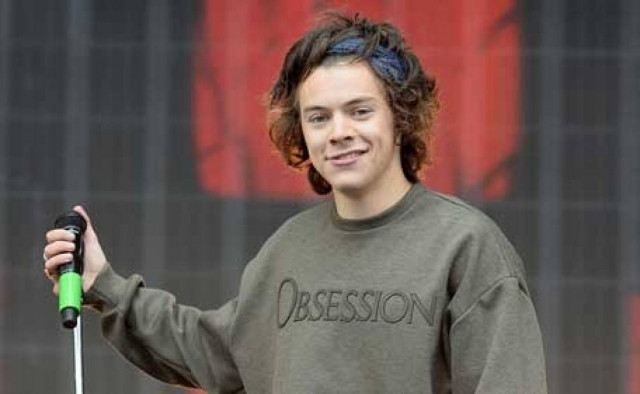 Βρήκε τη φωνή της αφού τη φίλησε διάσημος τραγουδιστής! (βίντεο)