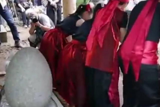 Έτσι θεραπεύουν τις αιμορροΐδες στην Ιαπωνία! (video+photos)