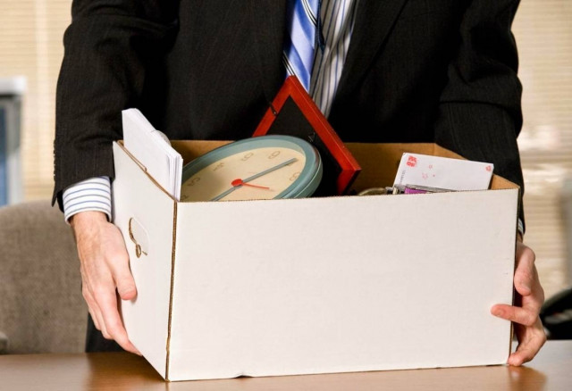 Η λίστα των 6.500 υπαλλήλων που απολύονται από το Δημόσιο