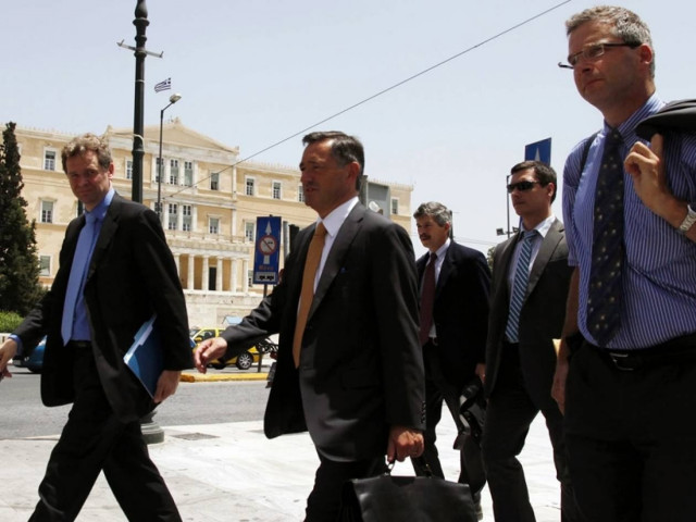 Μας σφυροκοπούν ανελέητα