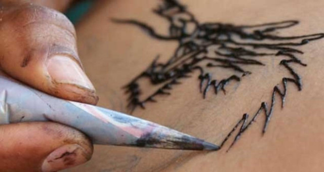 Προσοχή: Δείτε τι έπαθε 12χρονη από tattoo χένας