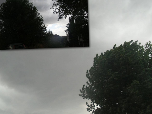 Άνοιξαν οι ουρανοί και στην Αττική