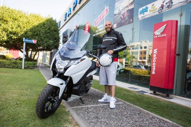O Μιχάλης Stavento επιλέγει Honda Scooter για τις καθημερινές μετακινήσεις του!