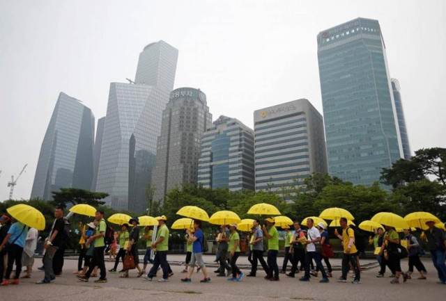 Νότια Κορέα: Πορεία των μαθητών που επέζησαν από το ναυάγιο του Sewol (photos)