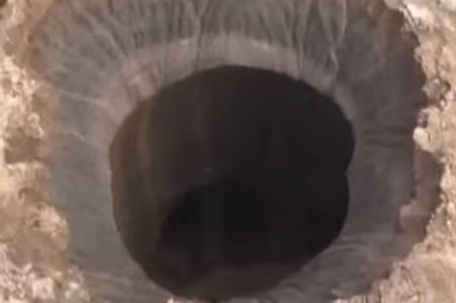 Σιβηρία: Ανεξήγητο μυστήριο με τεράστιο κρατήρα (video+photos)