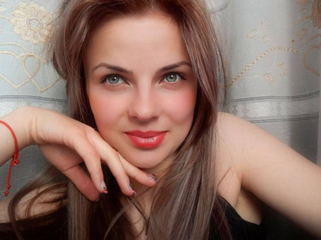 Μολδαβία: «Βασίλισσα της ομορφιάς» πουλήθηκε για ένα ζευγάρι σκουλαρίκια! (phs)